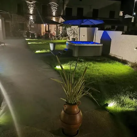Superior One Bedroom Apartment *